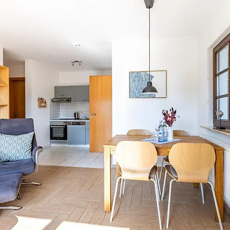Henriette Apartament *